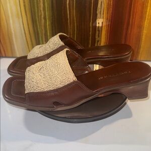 Trotters Hannah Brown and Tan Woven Slide Sandals - Women’s Size 8M